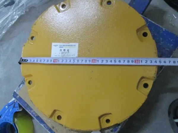 Крышка бортового редуктора CDM860 оригинал