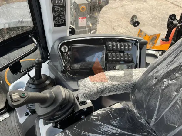 Экскаватор-погрузчик LONKING 84C купить в Иркутске