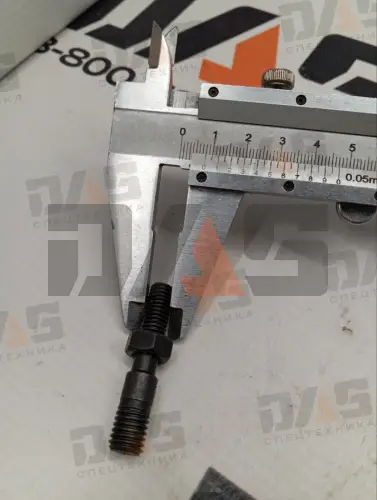 Шпилька крепления форсунки YC6108G, YC6B125