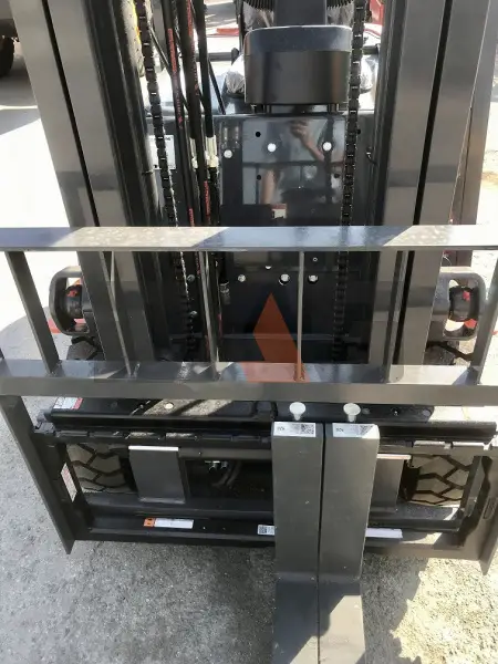 Дизельный вилочный погрузчик Lonking FD15T купить в Иркутске
